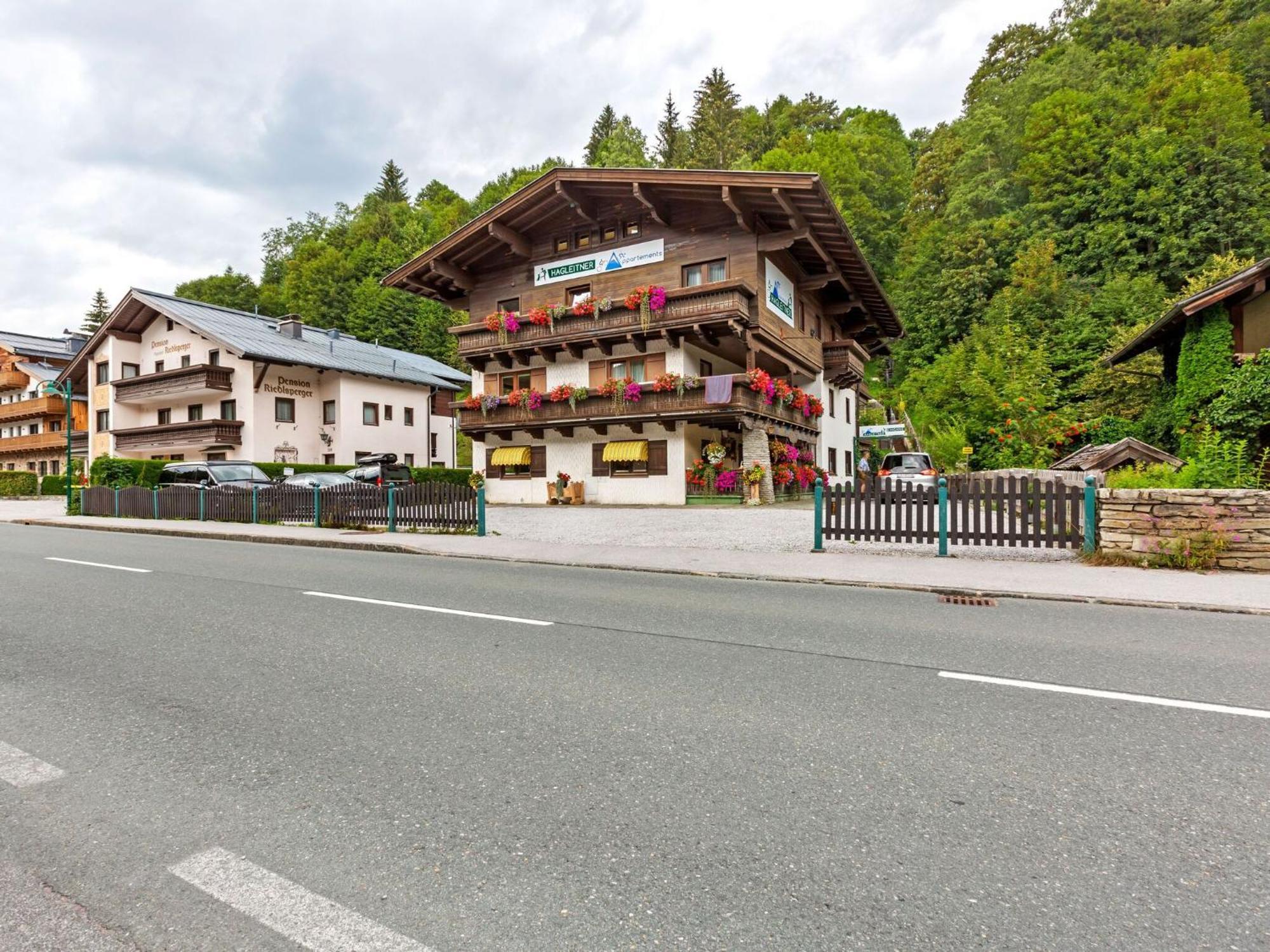 Spacious Apartment in Saalbach-Hinterglemm near Ski Area Exterior foto